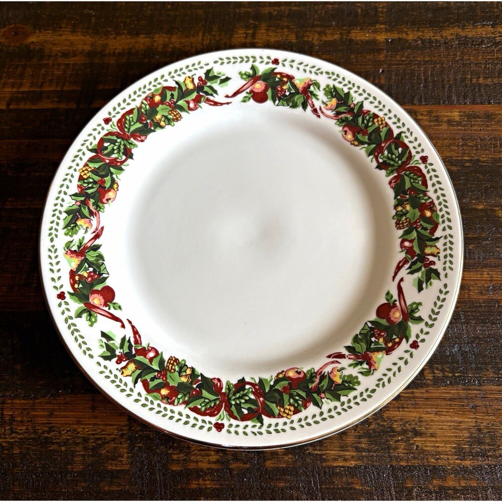 Gibson Everyday Christmas Charm Holly Berries Ribbon 7.5" Plates Set of 2